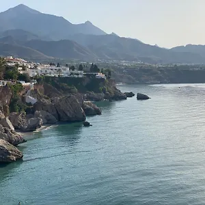 https://apartamento-terraza-al-mar-nerja.es-andalucia.com